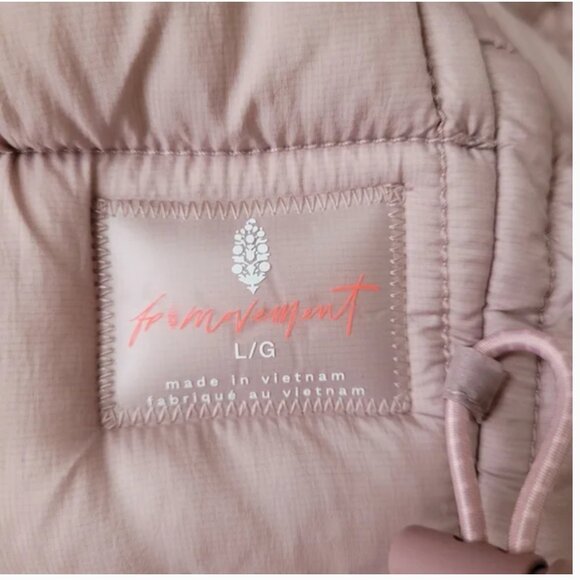 Free People NWT Like A Dream Reversible Puffer Jacket Cream Pink size L - Picture 10 of 11